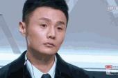 用“板着脸”造句